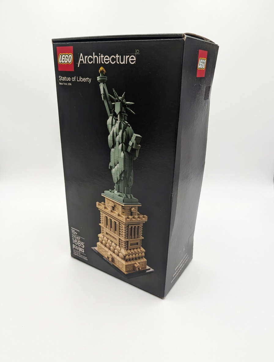LEGO® 21042-1 Statue of Liberty, Architecture theme. Listing photo 3 of this item.